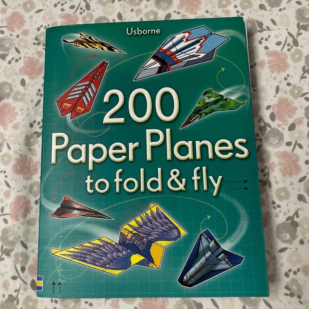 200 Paper Planes to fold & fly - Usborne Book - Great Gift - FUN!